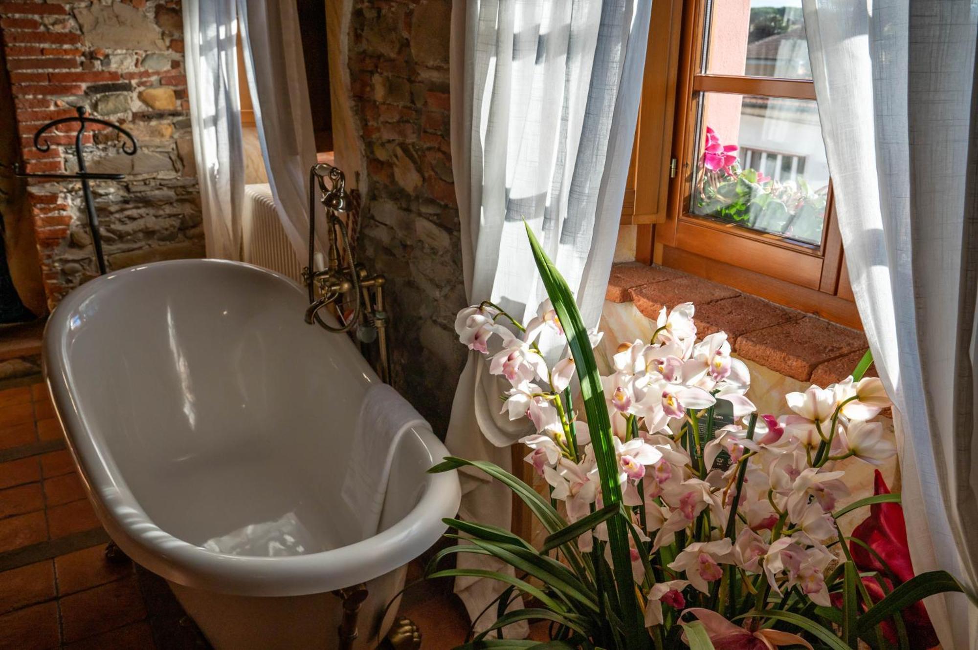 Luxury Corte Di Re Artu Lukka Zewnętrze zdjęcie